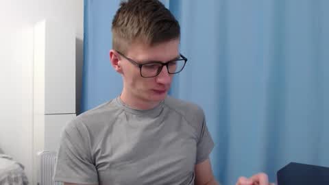 Snapshot of ray_booy chatting on November 27, 8:22 pm Ray Booy online show from November 27, 8:22 pm