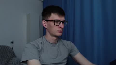 Snapshot of ray_booy chatting on December 4, 2:32 am Ray Booy online show from December 4, 2:32 am