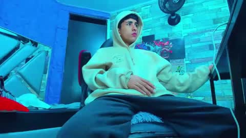 rayan_black online show from December 16, 10:29 am