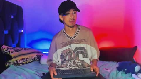 Snapshot of raydevil_ chatting on October 16, 11:11 am Rayn online show from October 16, 11:11 am