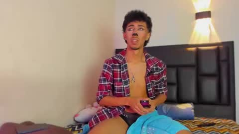 Snapshot of raydevil_ chatting on October 30, 11:55 am Rayn online show from October 30, 11:55 am