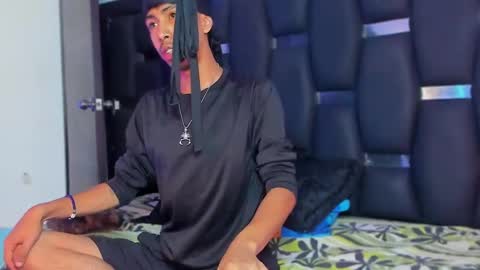 Snapshot of raydevil_ chatting on November 24, 6:29 pm Rayn online show from November 24, 6:29 pm