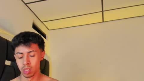 Snapshot of raydevil_ chatting on November 26, 3:35 pm Rayn online show from November 26, 3:35 pm