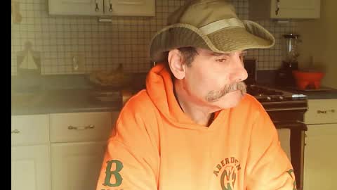 Snapshot of raylene4u2 chatting on February 5, 9:03 am Ray online show from February 5, 9:03 am