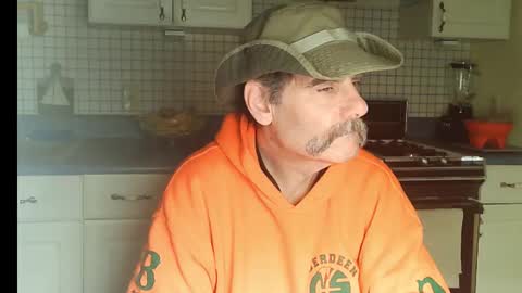 Snapshot of raylene4u2 chatting on February 9, 5:00 am Ray online show from February 9, 5:00 am