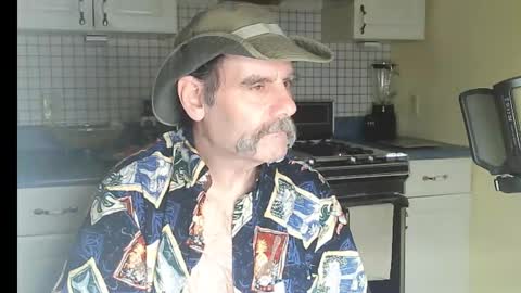 Snapshot of raylene4u2 chatting on March 1, 5:20 am Ray online show from March 1, 5:20 am