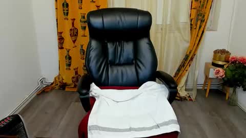 Snapshot of raylennem01 chatting on February 24, 6:11 am ray online show from February 24, 6:11 am