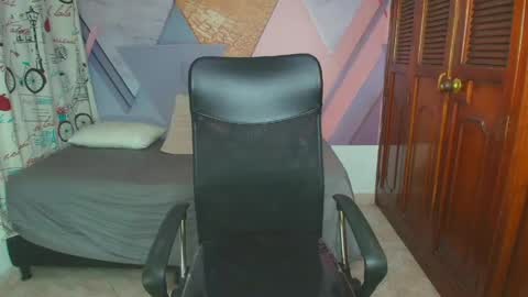 Snapshot of raylin_escobar chatting on May 16, 7:56 pm raylin_escobar online show from May 16, 7:56 pm