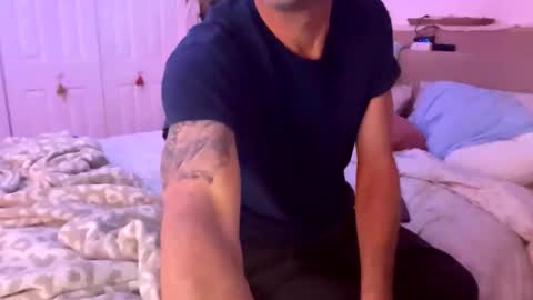 Snapshot of raymag444 chatting on February 1, 5:17 am raymag444 online show from February 1, 5:17 am