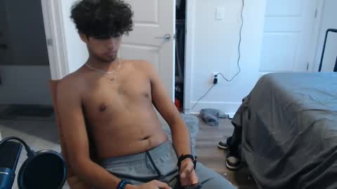 Snapshot of raymondg8596 chatting on October 2, 6:48 pm raymondg8596 online show from October 2, 6:48 pm