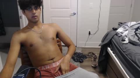 Snapshot of raymondg8596 chatting on November 13, 5:28 am raymondg8596 online show from November 13, 5:28 am