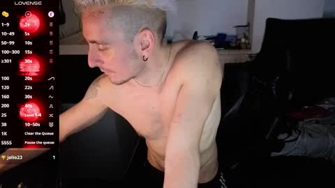 Snapshot of rayzel_white chatting on April 27, 7:23 pm Rayzel White online show from April 27, 7:23 pm