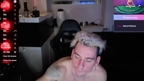 Snapshot of rayzel_white chatting on May 29, 1:14 am Rayzel White online show from May 29, 1:14 am