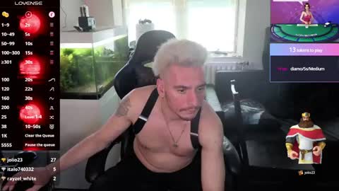 Snapshot of rayzel_white chatting on June 9, 5:13 pm Rayzel White online show from June 9, 5:13 pm