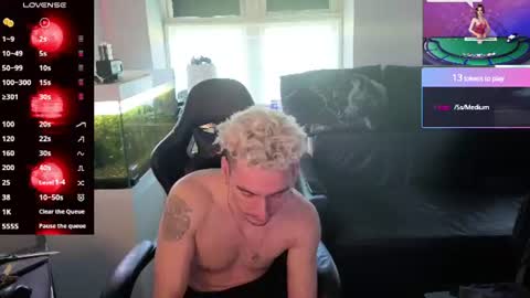 Snapshot of rayzel_white chatting on June 20, 4:32 pm Rayzel White online show from June 20, 4:32 pm