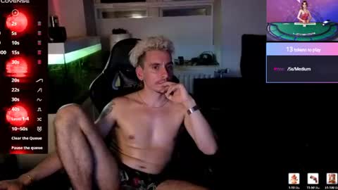 Snapshot of rayzel_white chatting on June 23, 12:08 am Rayzel White online show from June 23, 12:08 am