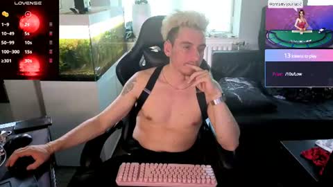 Snapshot of rayzel_white chatting on July 1, 5:02 pm Rayzel White online show from July 1, 5:02 pm