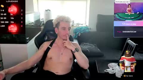 Snapshot of rayzel_white chatting on July 3, 3:18 pm Rayzel White online show from July 3, 3:18 pm