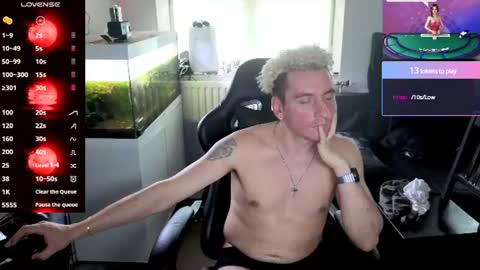 Snapshot of rayzel_white chatting on July 7, 5:50 pm Rayzel White online show from July 7, 5:50 pm