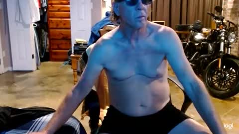 Snapshot of ready4aride2day chatting on November 23, 1:16 am ready4aride2day online show from November 23, 1:16 am