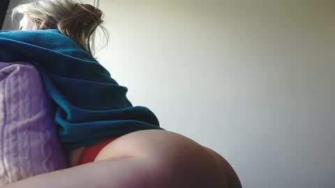 Snapshot of reallilygrace chatting on February 19, 5:27 pm Lily Grace online show from February 19, 5:27 pm