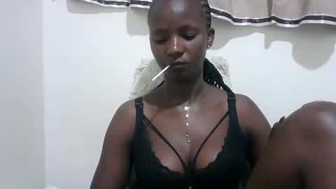 Snapshot of realqueen_ chatting on October 9, 4:49 pm queen online show from October 9, 4:49 pm