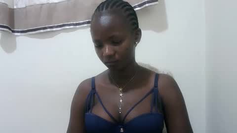 Snapshot of realqueen_ chatting on October 12, 10:25 am queen online show from October 12, 10:25 am