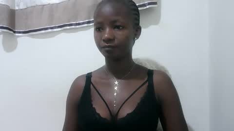 Snapshot of realqueen_ chatting on October 13, 4:12 am queen online show from October 13, 4:12 am