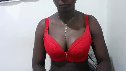 Snapshot of realqueen_ chatting on October 20, 4:13 am queen online show from October 20, 4:13 am