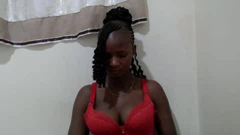 Snapshot of realqueen_ chatting on November 25, 6:30 pm queen online show from November 25, 6:30 pm