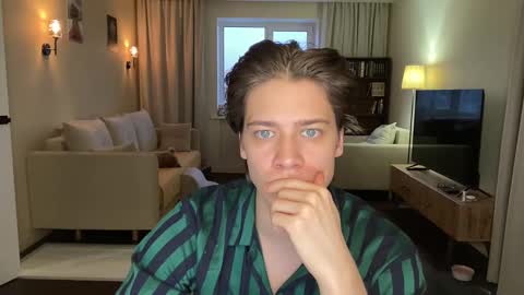 Snapshot of realsupermichael chatting on February 4, 2:32 pm AliceEve online show from February 4, 2:32 pm