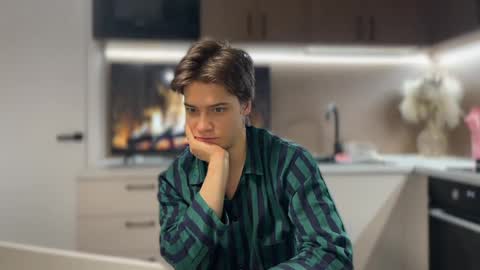 Snapshot of realsupermichael chatting on February 17, 11:42 pm AliceEve online show from February 17, 11:42 pm