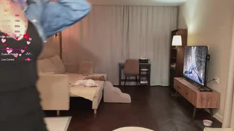 Snapshot of realsupermichael chatting on February 18, 8:47 pm AliceEve online show from February 18, 8:47 pm