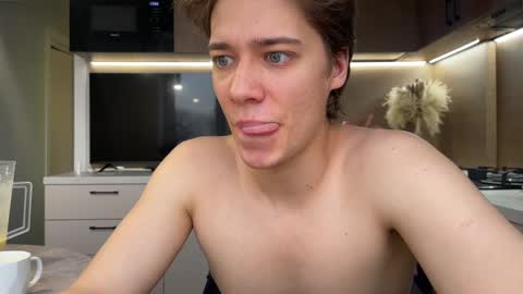 Snapshot of realsupermichael chatting on February 24, 2:26 pm AliceEve online show from February 24, 2:26 pm