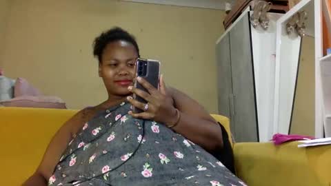 Snapshot of realsweetheart chatting on December 7, 2:35 pm REAL1SWEETHEART online show from December 7, 2:35 pm