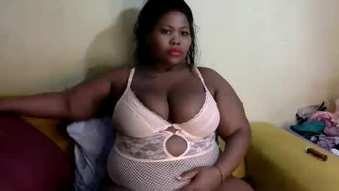 Snapshot of realsweetheart chatting on February 12, 7:13 am REAL1SWEETHEART online show from February 12, 7:13 am