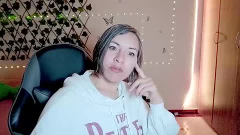 Rebbeca online show from November 14, 10:25 am