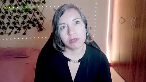 Rebbeca online show from November 18, 6:12 pm