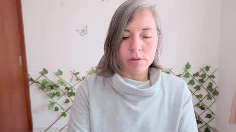 Rebbeca online show from February 4, 1:39 pm