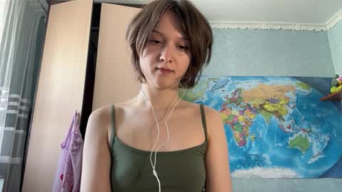 Snapshot of rebbeccaniimi chatting on March 15, 8:42 am Bella online show from March 15, 8:42 am