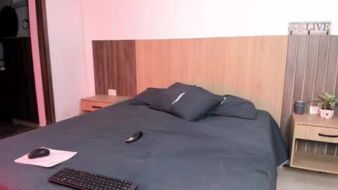 Snapshot of rebeca_cortez1 chatting on November 6, 9:48 pm I invite you to my birthday on November 3th online show from November 6, 9:48 pm