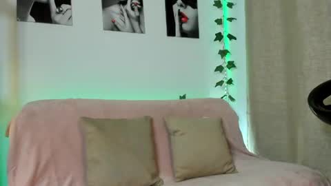 Snapshot of rebeca_marchetti chatting on April 28, 9:31 pm Rebeca Marchetti online show from April 28, 9:31 pm