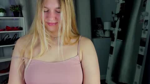 Snapshot of rebecca_____ chatting on October 8, 2:20 am rebecca_____ online show from October 8, 2:20 am