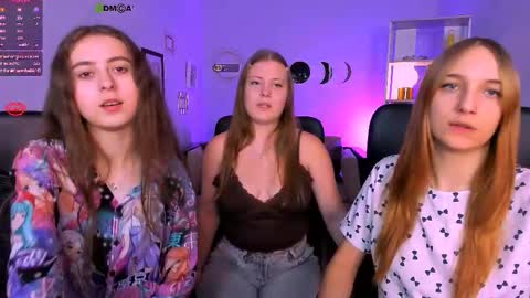 rebecca_smile_ online show from December 5, 1:20 pm