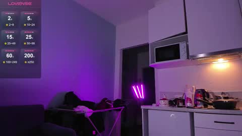 Snapshot of recklessalan chatting on February 14, 9:11 pm Alan online show from February 14, 9:11 pm