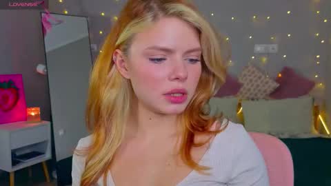 red__candy online show from December 2, 9:25 am