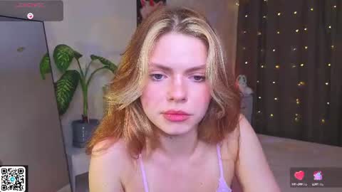 Snapshot of red__candy chatting on July 23, 4:27 pm red__candy online show from July 23, 4:27 pm