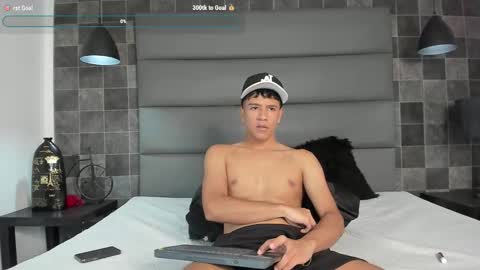 red_b333 online show from October 1, 2:45 pm