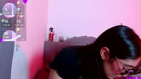 IG   OF red moonn online show from October 30, 5:09 am