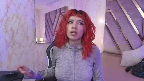 red_pandaa online show from November 12, 3:18 am